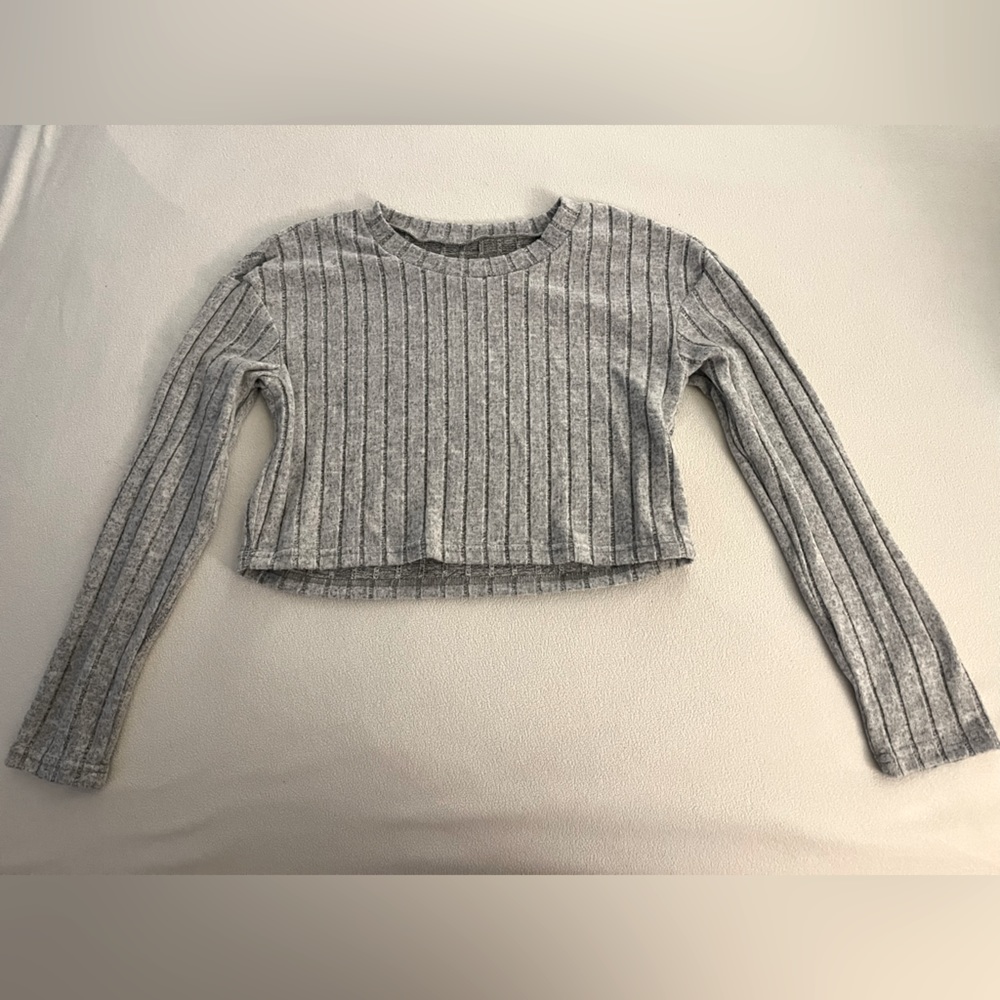 Gray 3/4 sleeve crop top- Petite Small